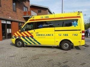 Als voetganger aangereden door een auto? Dan kunt u ernstig gewond raken. Schakel altijd medische hulp in na een ongeval. Bel een ambulance of ga direct langs uw huisarts.