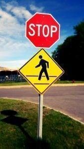 Bent u als voetganger aangereden door een fietser die een stopbord negeerde? Dan heeft u recht op schadevergoeding.